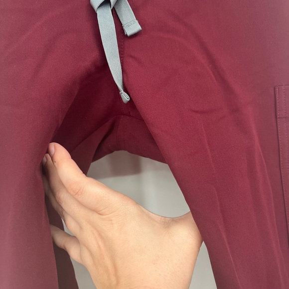 FIGS Technical Yola Skinny Scrub Pants Regular BURGANDY Women NEW Sz S tall - Picture 2 of 9